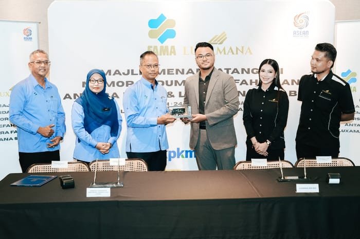 FAMA and Luxamana teams exchanging a commemorative gift