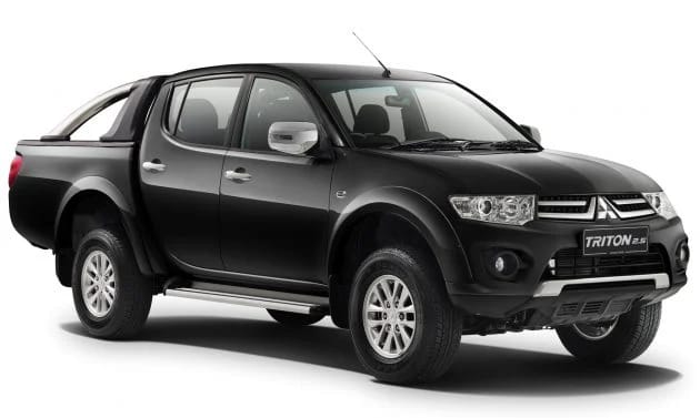 4WD pickup truck, front three-quarter view