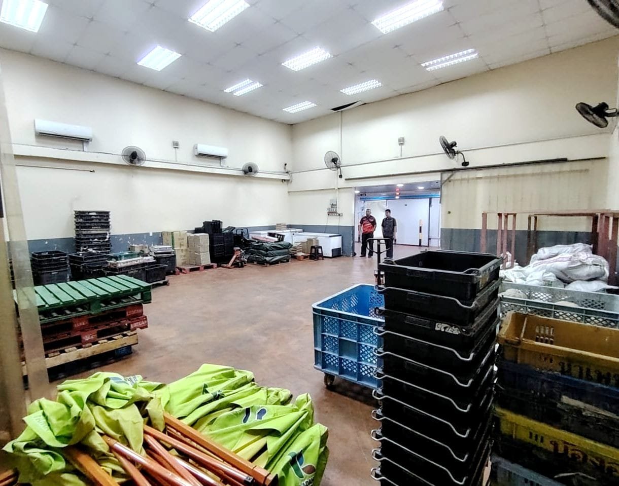 Luxamana warehouse hall with pallets, crates and staff on the floor